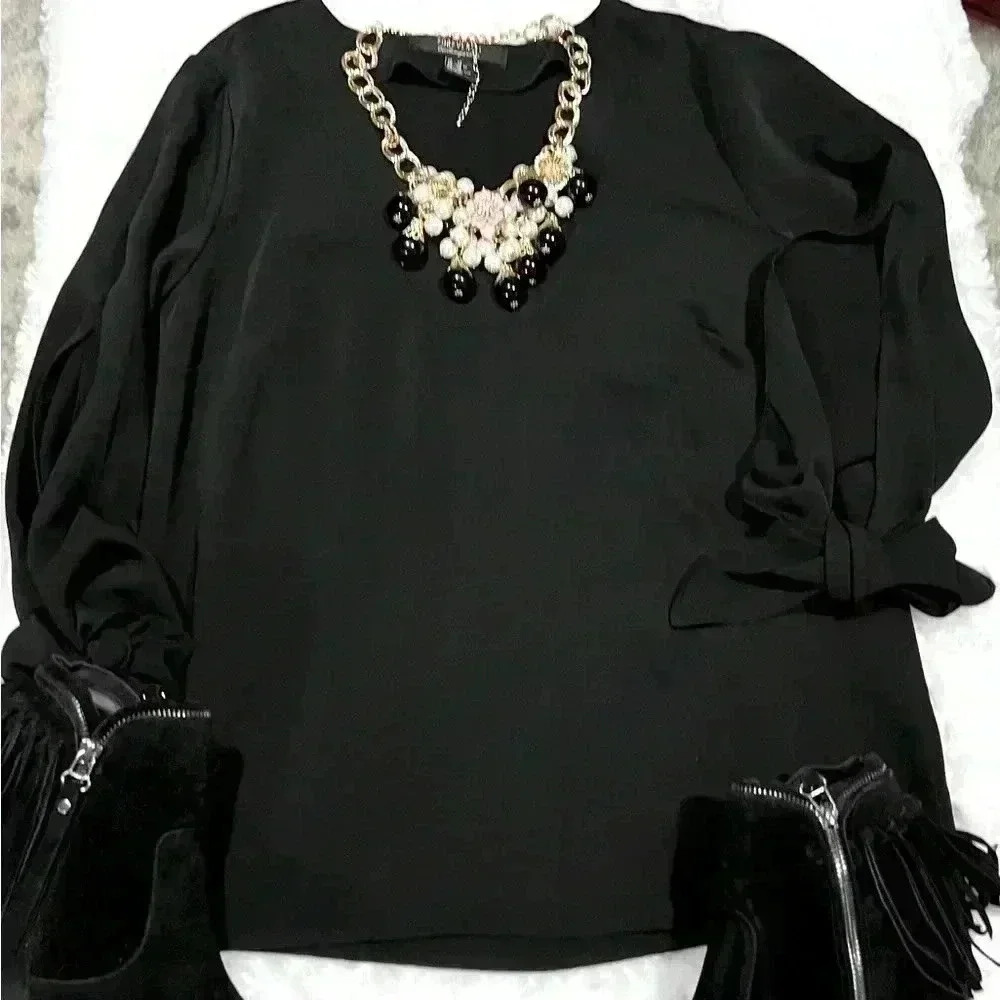 Forever 21 Contemporary Women’s Black‎ V neck Blouse